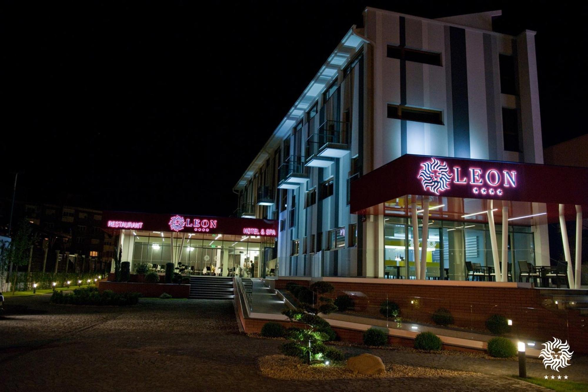 Hotel Leon & Spa 阿拉德 外观 照片