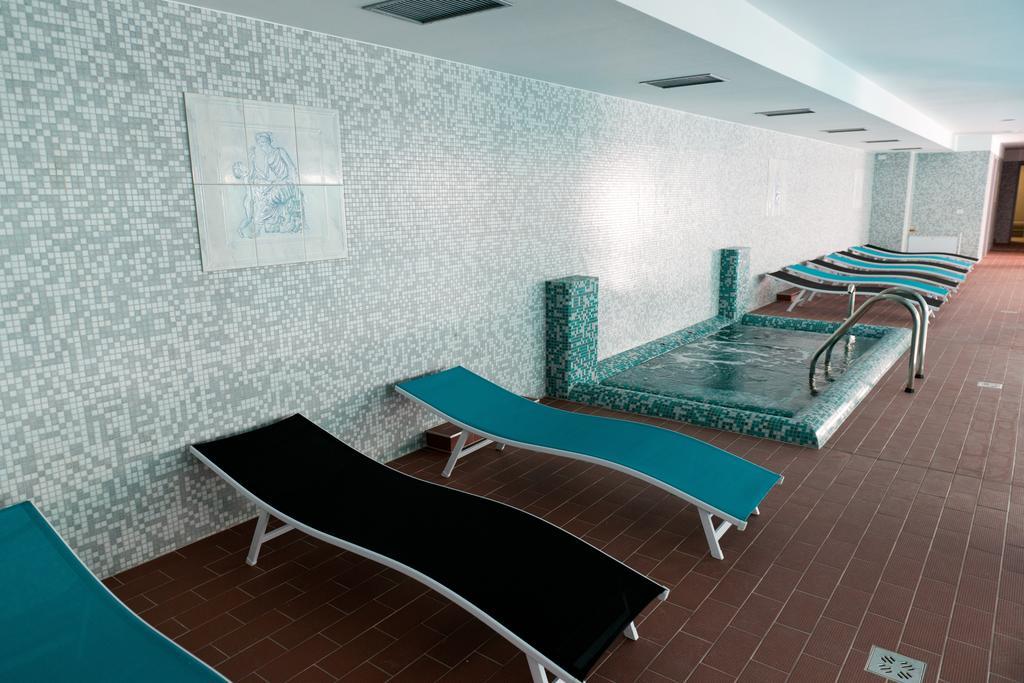 Hotel Leon & Spa 阿拉德 外观 照片