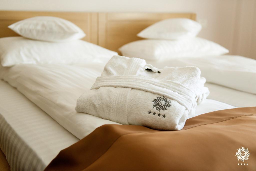 Hotel Leon & Spa 阿拉德 客房 照片