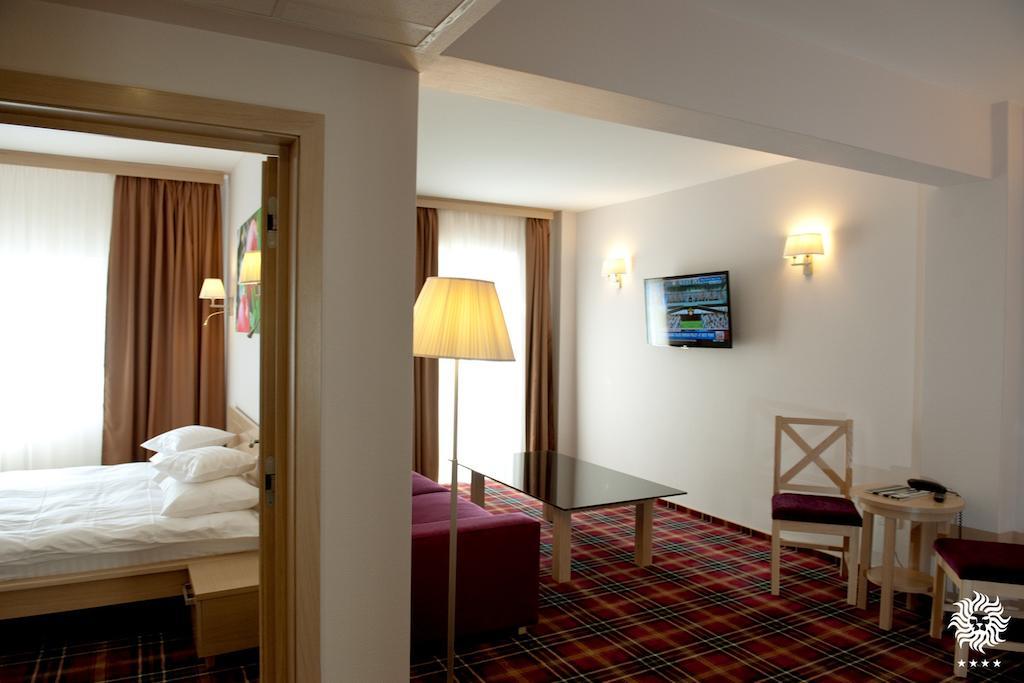 Hotel Leon & Spa 阿拉德 客房 照片